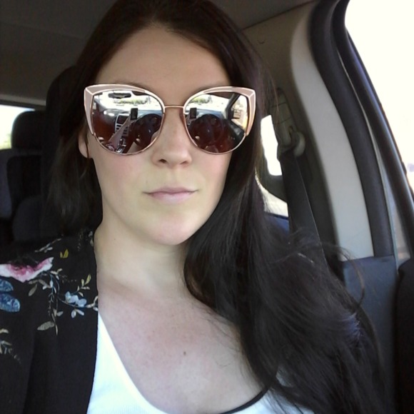 Meet your Posher, Christina - Picture 1 of 1